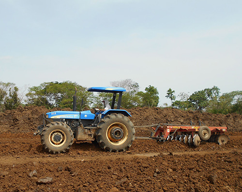 Agricultural tractor with harrow